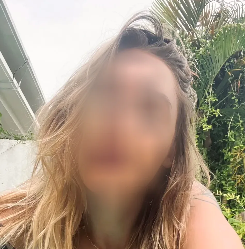 Claudia, 26