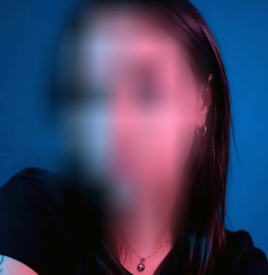 Pauline, 20