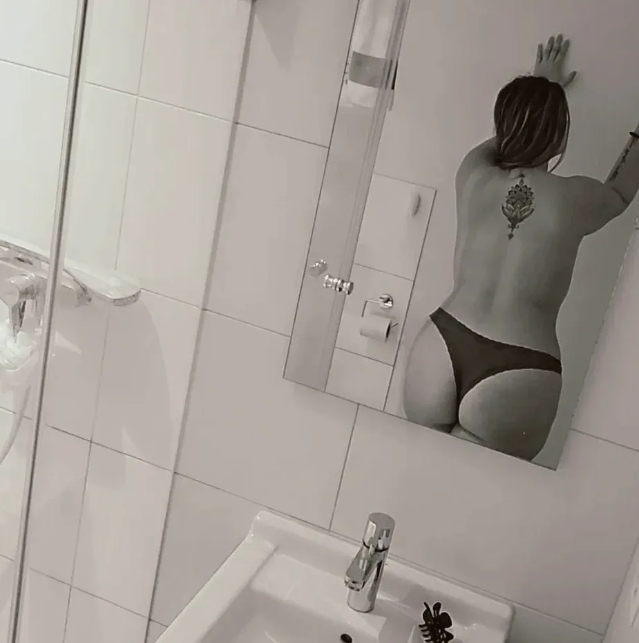Sarah, 28